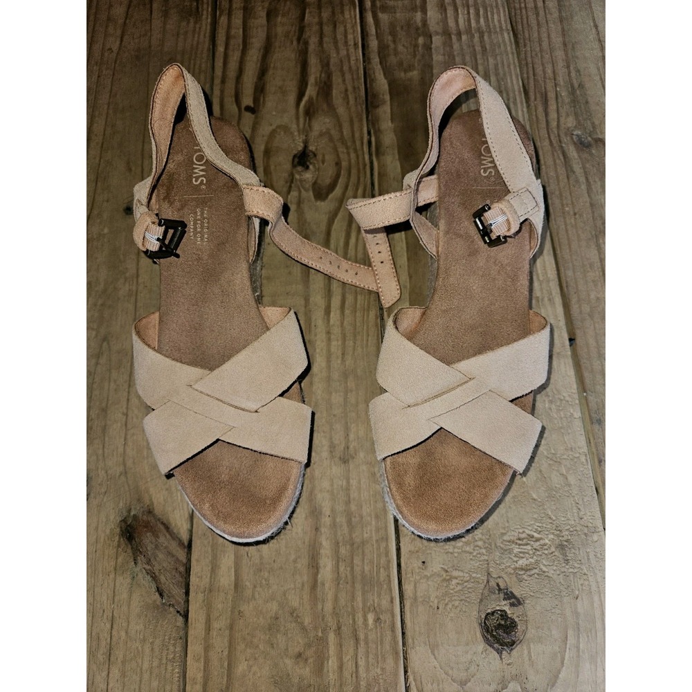 TOMS Women's Willow wedge sandals BEIGE Seude Size 8.5 EUC Wedge